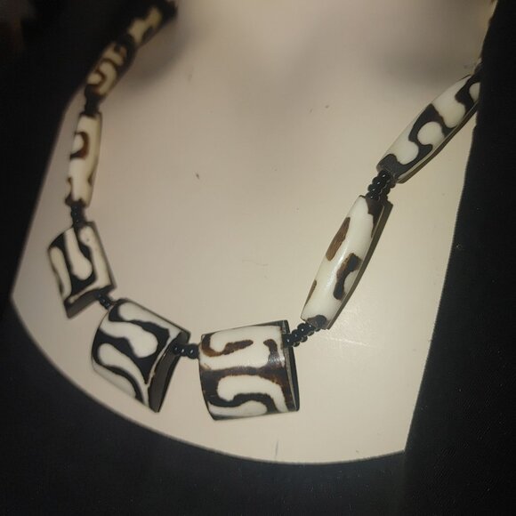 African Batik Necklace Handmade Brown White Cow Bone Beaded Unique Barrel Clasp - Picture 6 of 8
